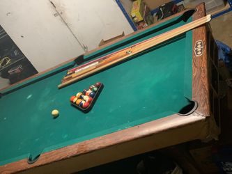 Brunswick Ballard / Pool Table
