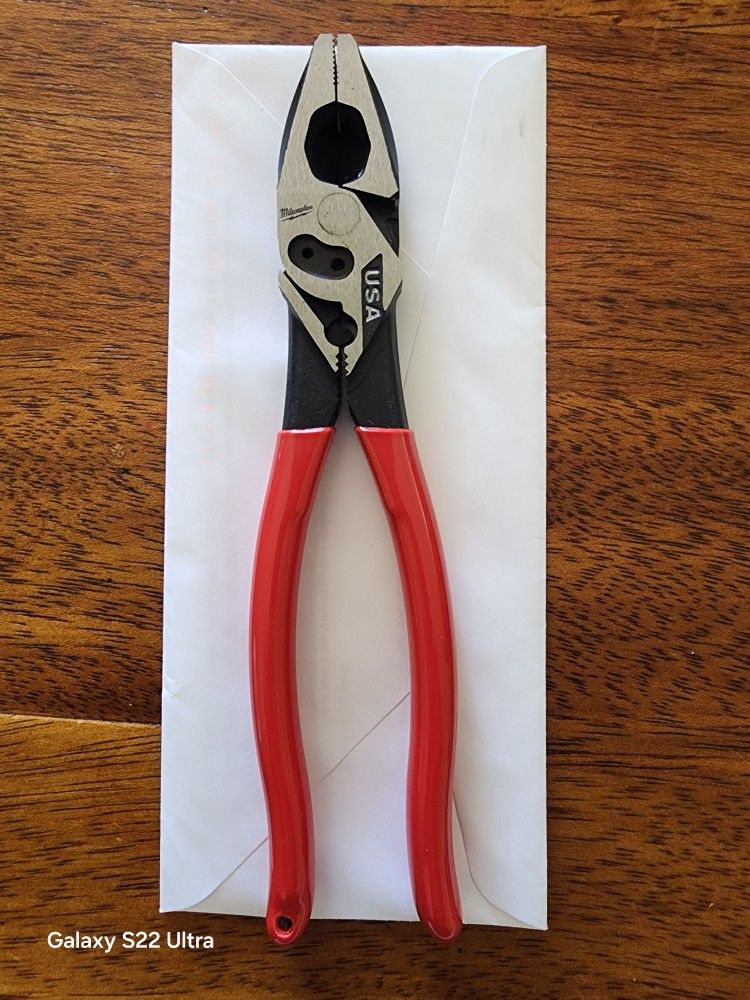 Milwaukee 9 In. Lineman's Pliers