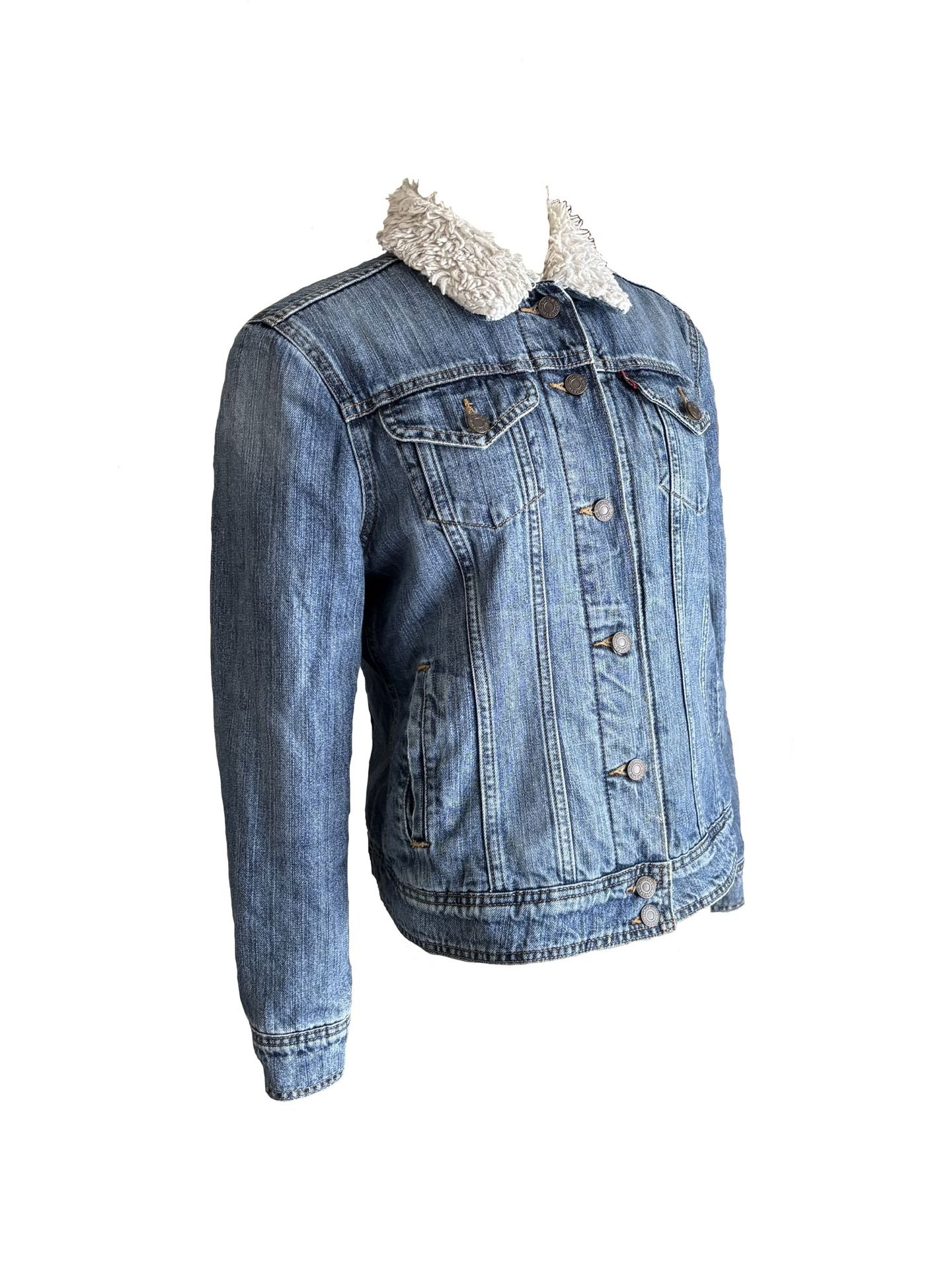 Iconic Levi’s denim jacket w/ white fur collar – 2016 Tumblr vibes, cozy & classic, women’s size large, open to offers!