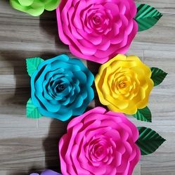 Paper Flowers And Paper Roses. Flores De Papel