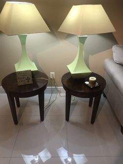 mesa con lámpara