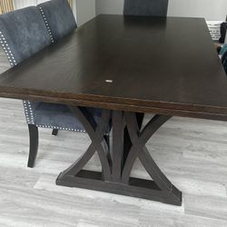 Dinning Table With Chairs 