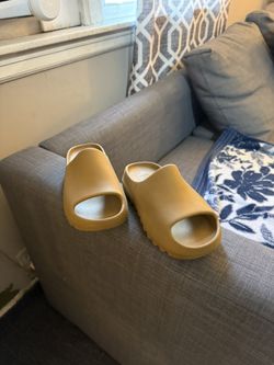 Yeezy Slides Youth Size 3 