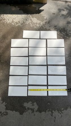 19 PCs white tile 6 x 3