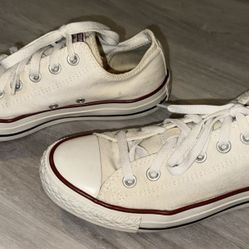 Women’s Low Top Converse White Sneakers Size 8
