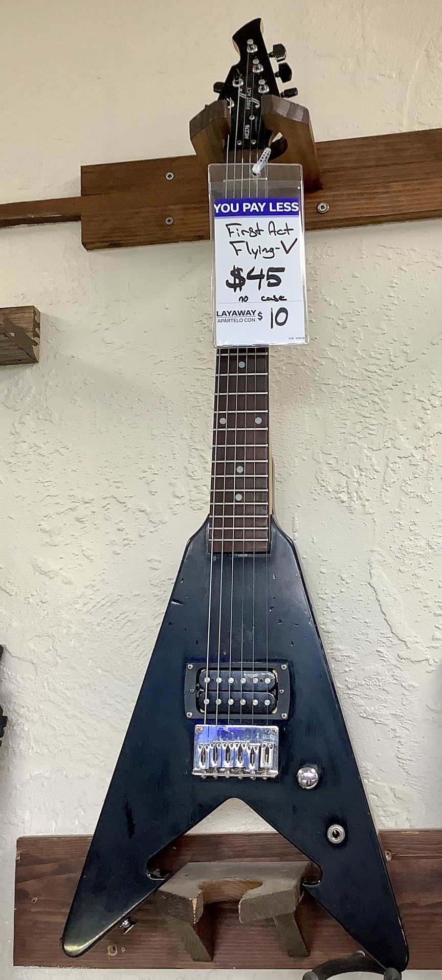 First Act Flying V Electric Guitar for Sale in Portland, OR - OfferUp