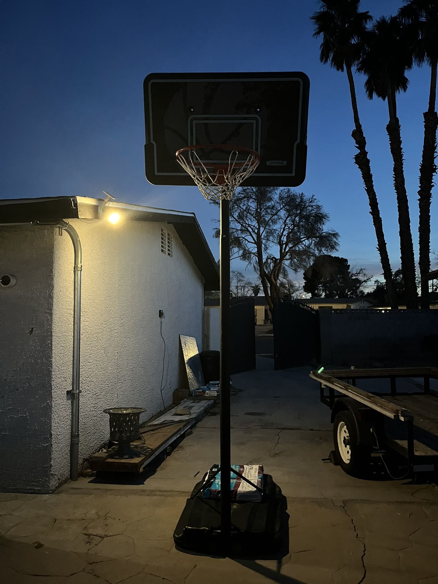 Lifetime 44-Inch Impact Portable Basketball Hoop with Telescoping Adjustment & Classic Rim