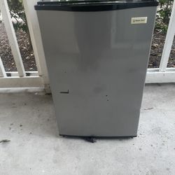 Mini Fridge 