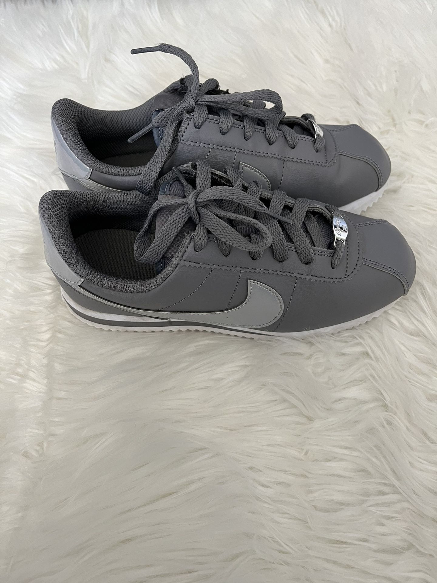 Nike Cortez Basic SL GS 'Gunsmoke Iridescent' size 4.5Y pre owned