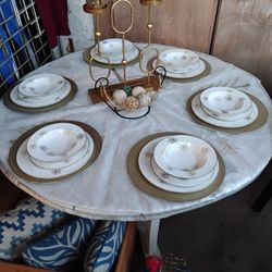 30 Pieces And Decoration Included