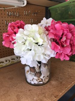 Glass vase w shells and flowers