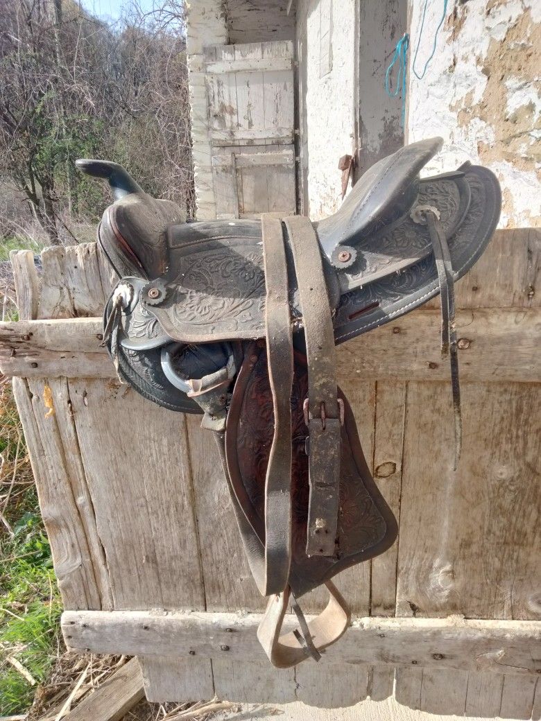 Western Riding Saddle