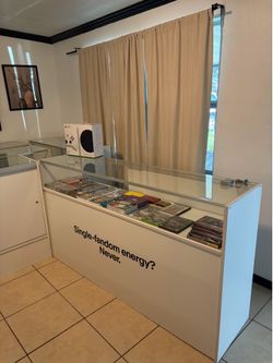 Retail Glass Display Cases – Like New – Multiple Available.