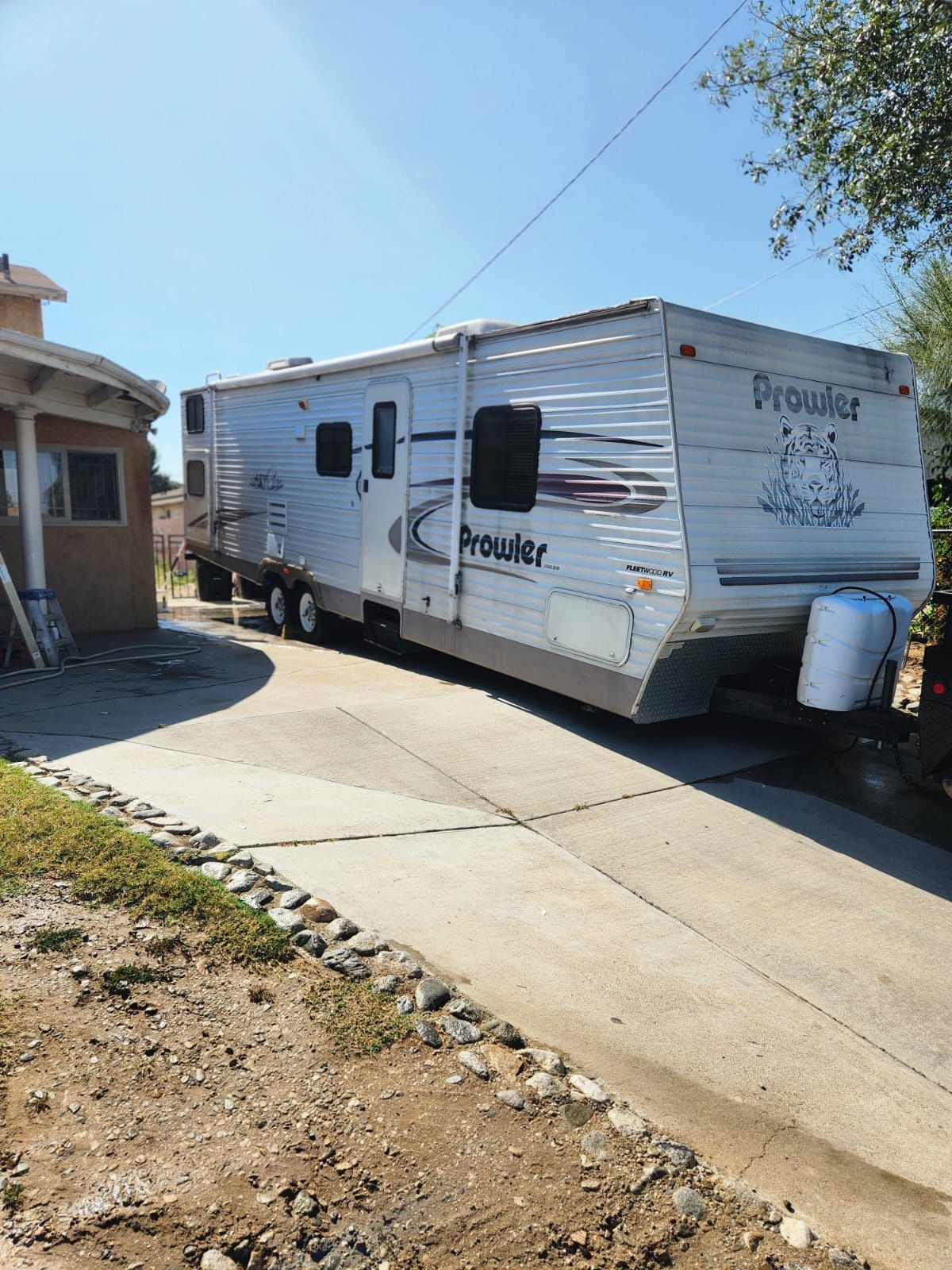 32Ft Trailer Fleetwood Prowler 
