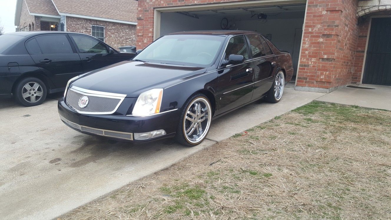 2006 CADILLAC DTS ON 20s and VOGUES