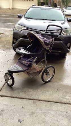 Jogging stroller very good condition easy to fold and carry