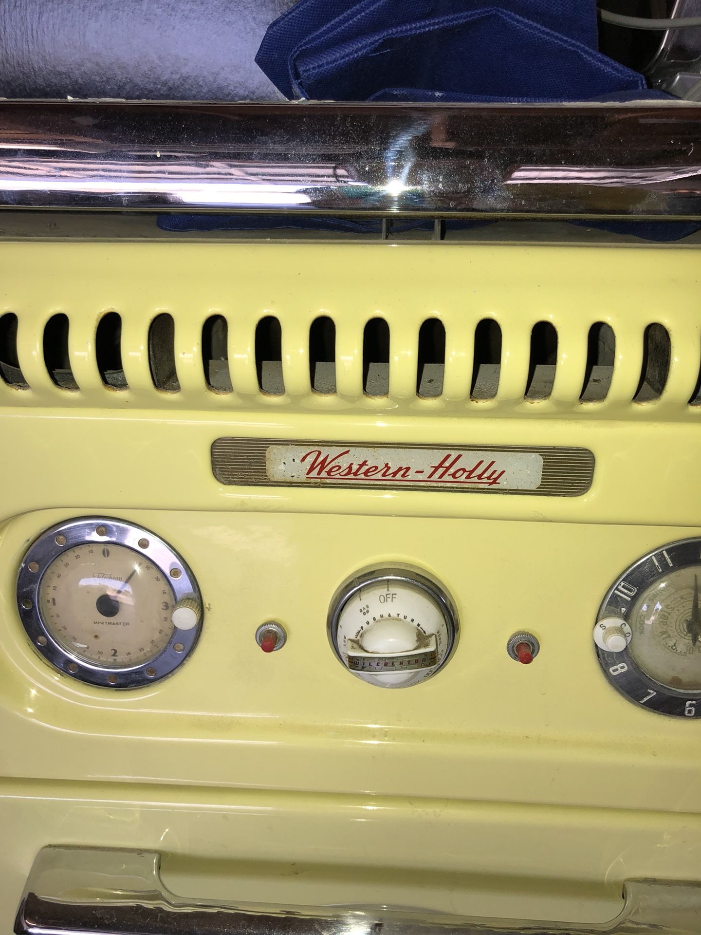 1950’s Western Holly wall oven stove. for Sale in Palm Springs, CA