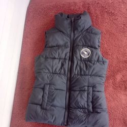 abercrombie kids puffer vest size Small