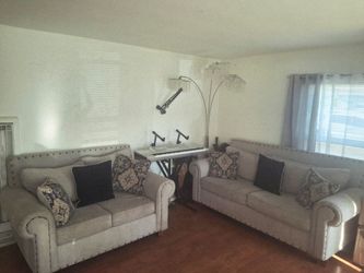 Couches/Sofas/Sillones
