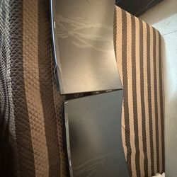 Two broken Samsung monitors for 100$ for (PARTS)