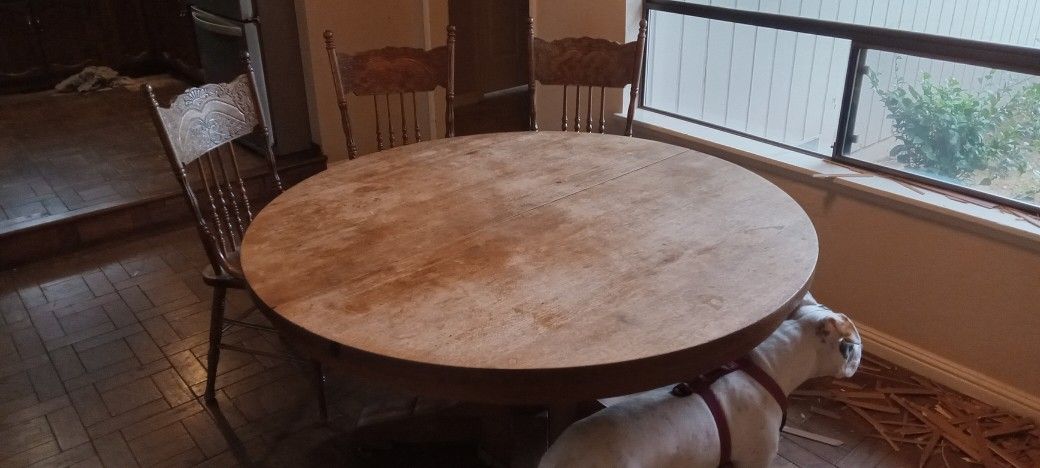 Oak Dinning Table With 3 Matching Chairs
