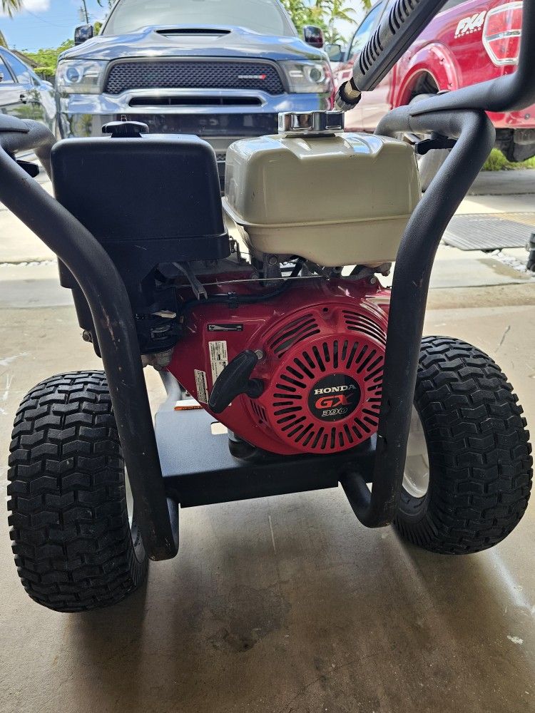 PRESSURE WASHER POWERED BY HONDA GX390 ENGINE WITH COMET 3549 PUMP: 4000 PSI AT 4 GPM