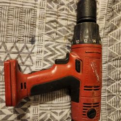 Selling an unbreakable Power Plus Milwaukee heavy duty 1/2" Hammer Drill Driver 18v 