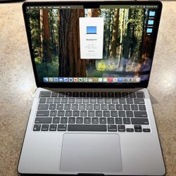 MacBook Air M2 Space Grey