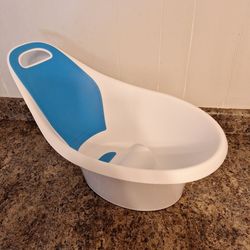 Munchkin Sit & Soak Non-Slip Dual-Stage Ridgid Baby Bathtub with Padded Foam, White, Unisex