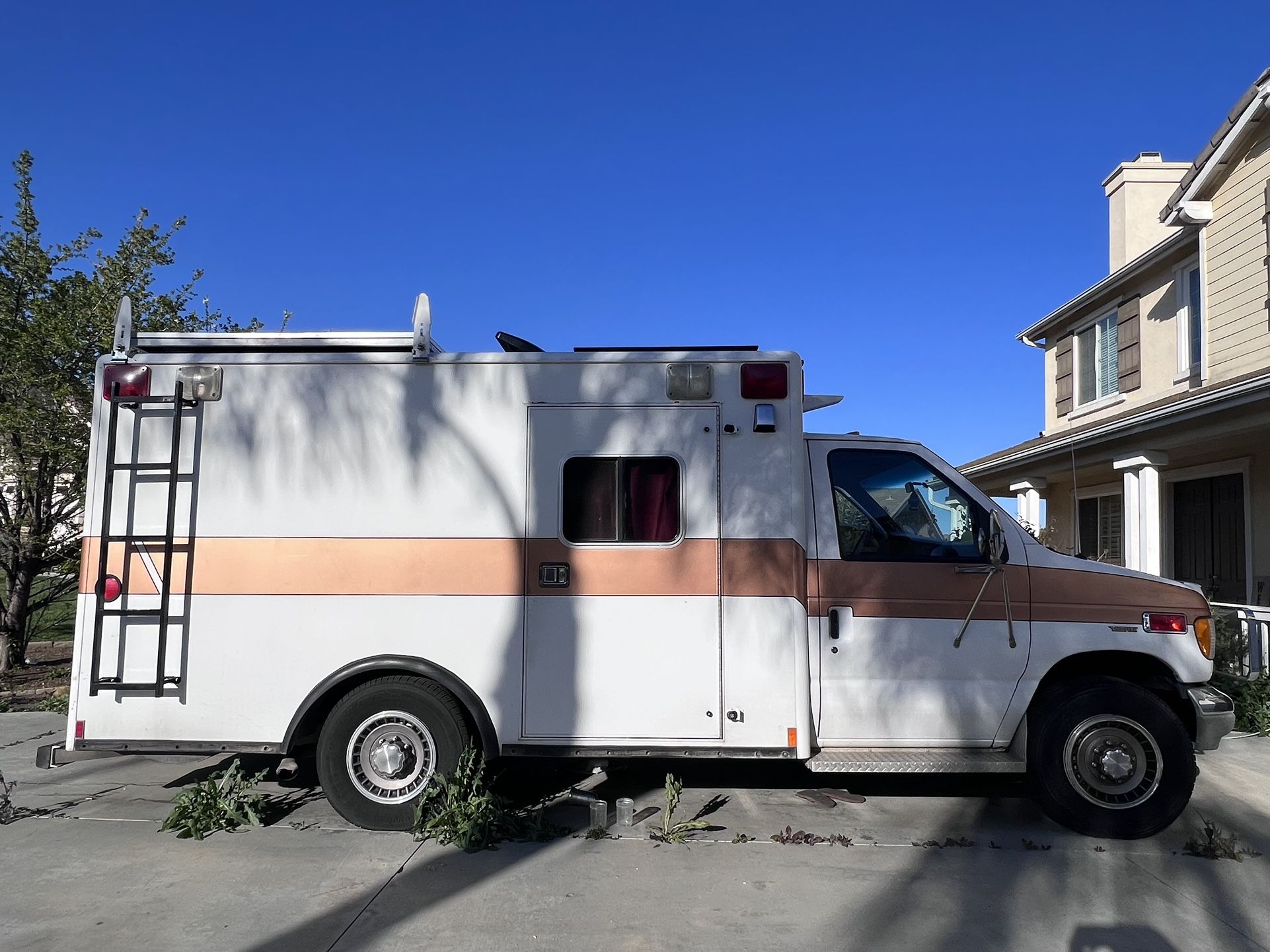 1992 Ford E350 Van life Ambulance