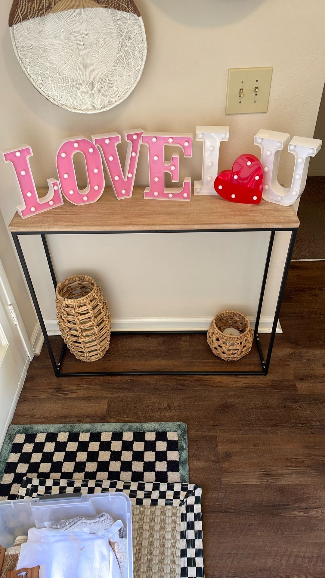 Lit Up Love & I Love U Sign