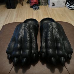 Panther paw slides / mens size 9 / fits like 9.5