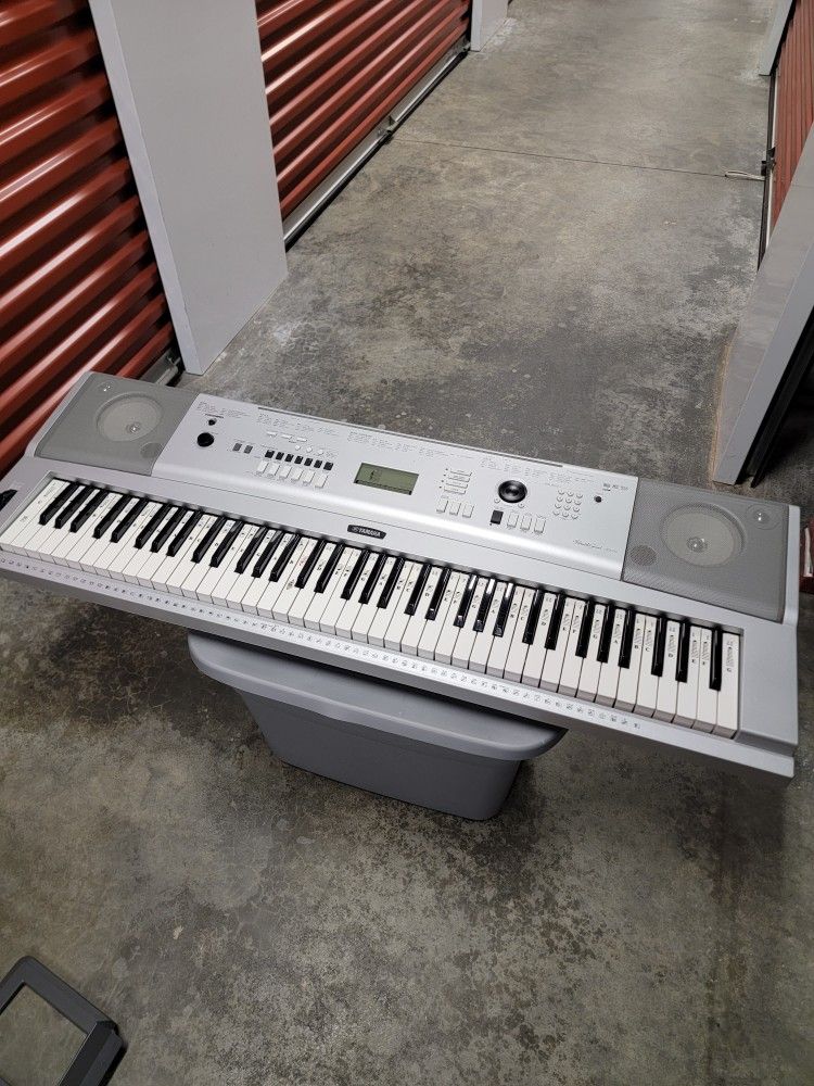 Yamaha DGX 230 portable grand Piano Digital Keyboard