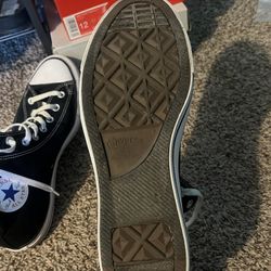 Mens Size 10.5 Black Hightop Converse 