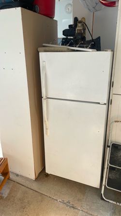 White Top-Freezer Refrigerator