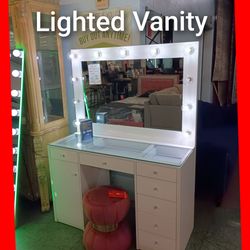 🤩 Lighted Vanity