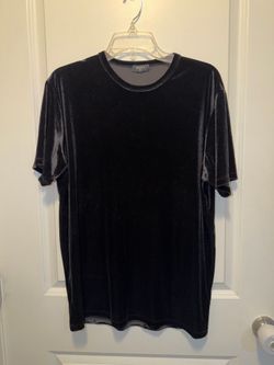 Forever 21 black velvet short-sleeve crewneck t-shirt size medium