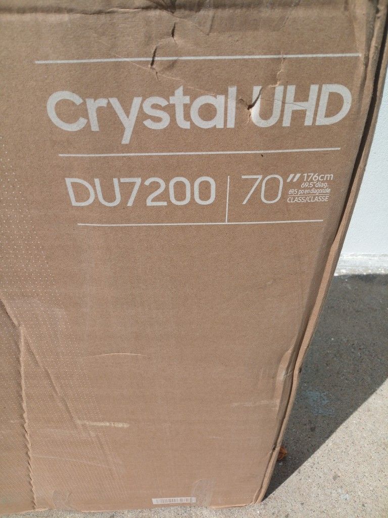 -FIRM PRICE NON-NEGOTIABLE- 70 In. Samsung Du Crystal 7 Series W/Remote