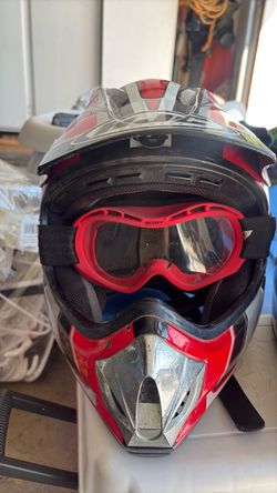 Kids off-road helmet with goggles