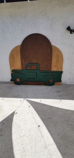 Wooden Back Drops And Little Truck