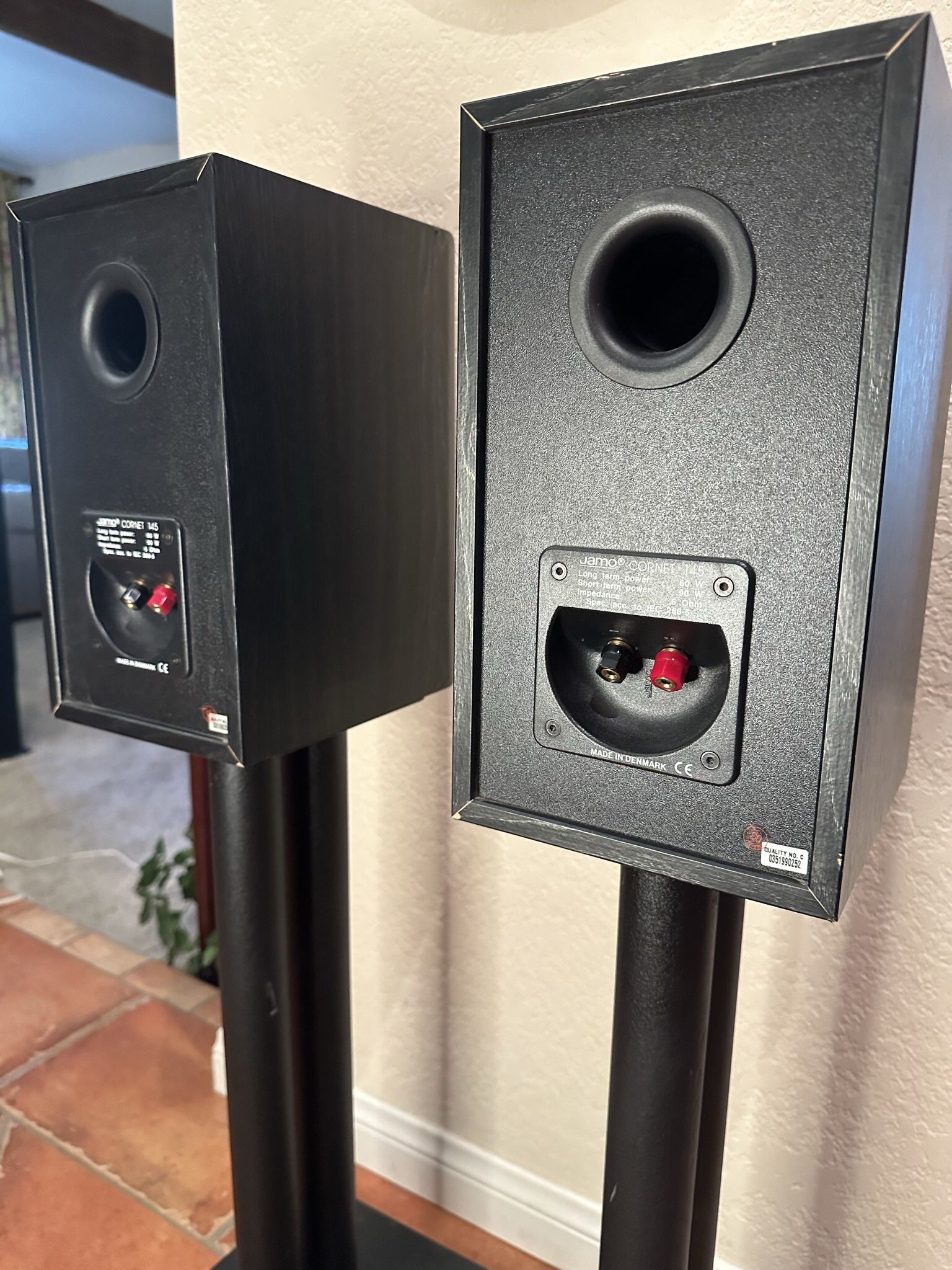 Jamo Bookshelf Speakers Plus Speaker Stands for Sale in Bakersfield, CA