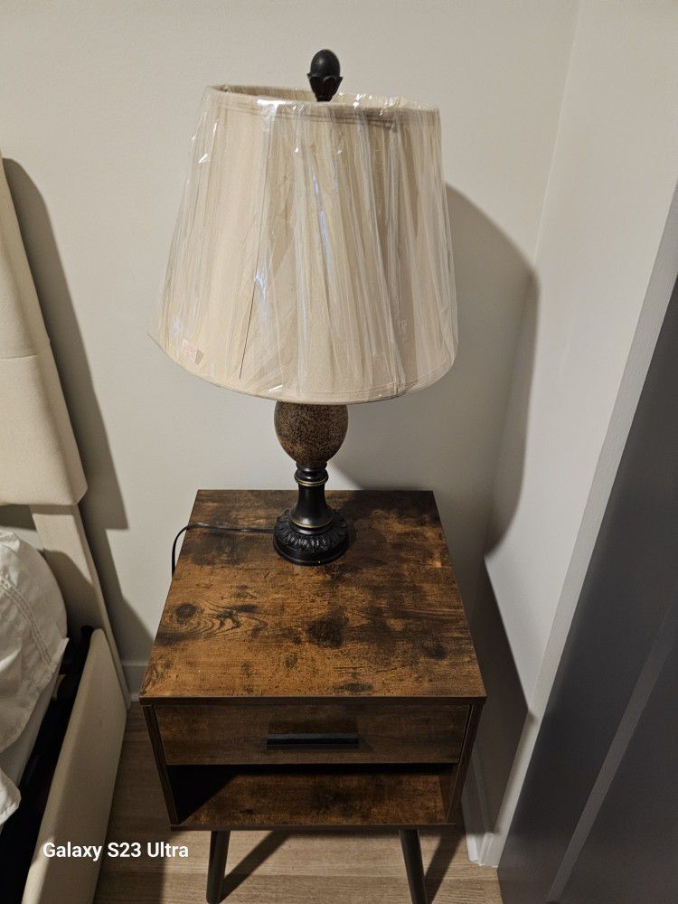 Like New Nightstands With Lamps