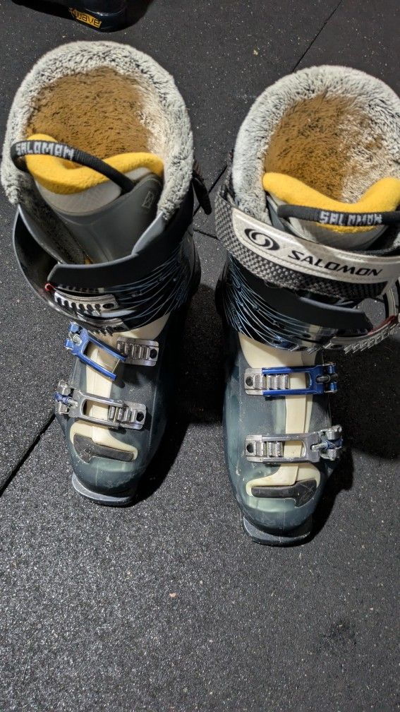 Salomon Ski Boots 305 / 26 - 26.5