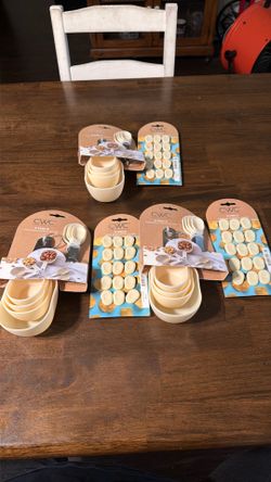 Measuring cups and spoon
