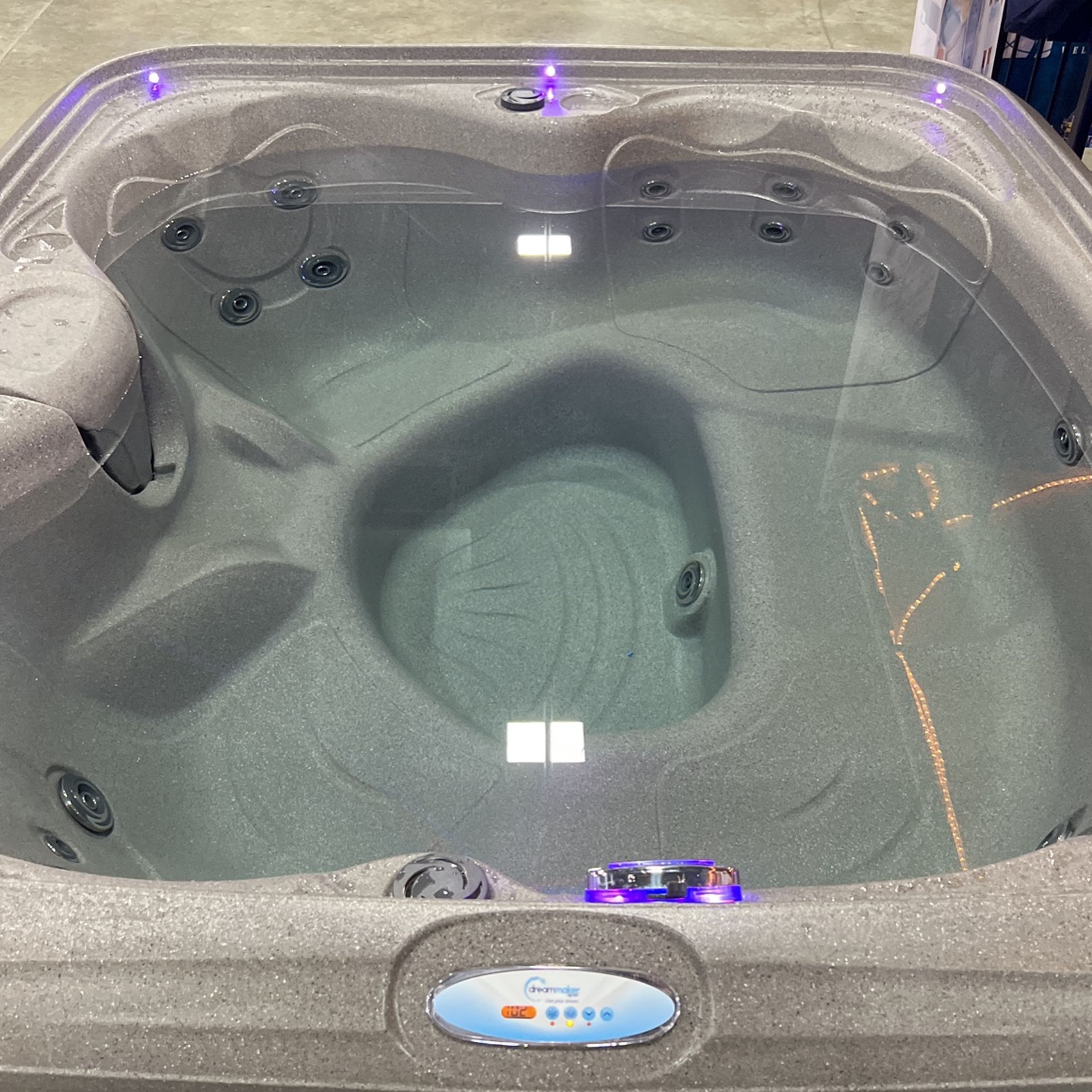 4 Person Hot Tub - Brand New !