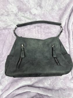black shoulder bag