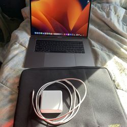 2017 MacBook Pro i7 15in 