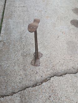 Vintage iron shoes molde $30