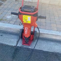 CONCRETE BREAKER
