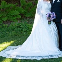 La Sposa Ivory Ballgown Wedding Dress (Bridal Size 14) + Custom Veil & Overlay